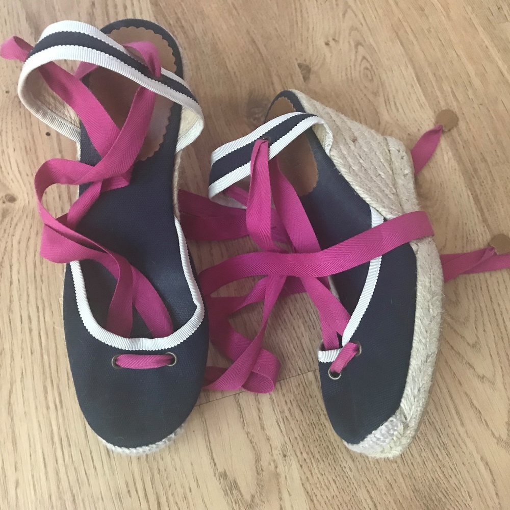 Summer wedges